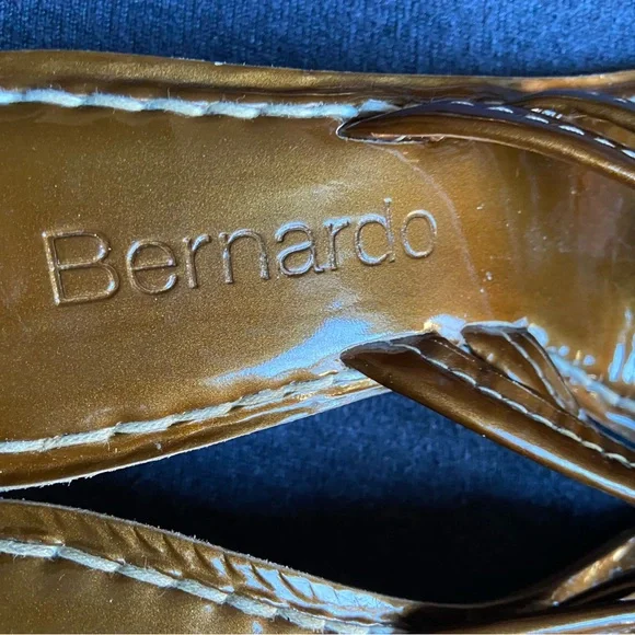 Bernardo Brown Patent Wedge Thong Sandals - Picture 7 of 12